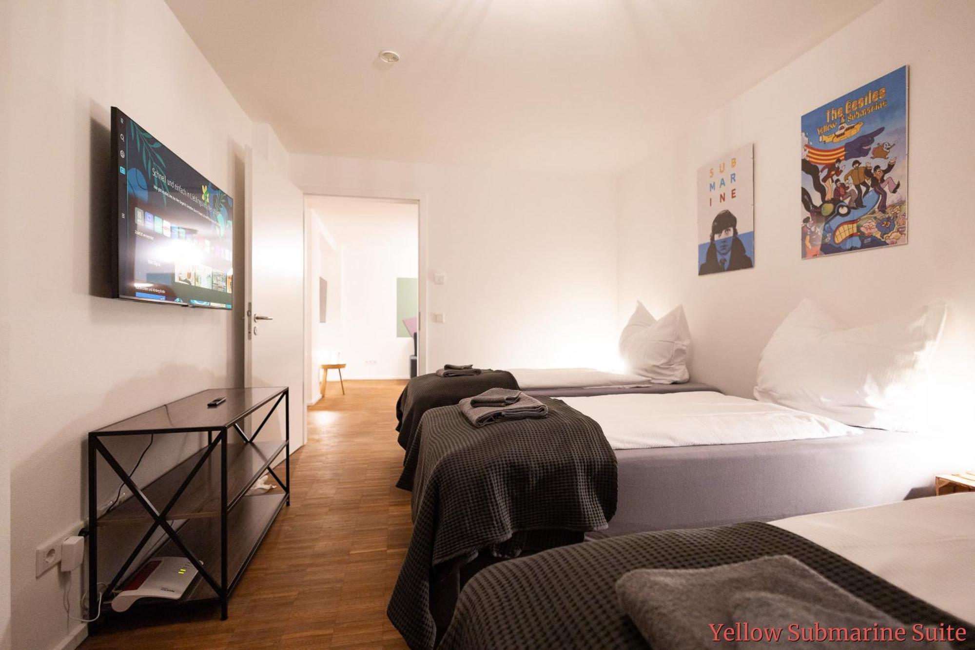 Ko-Living - Beatles Und Banksy Suites & Studios Am Eselsbrunnen - Altstadt - Kueche Halle  Extérieur photo