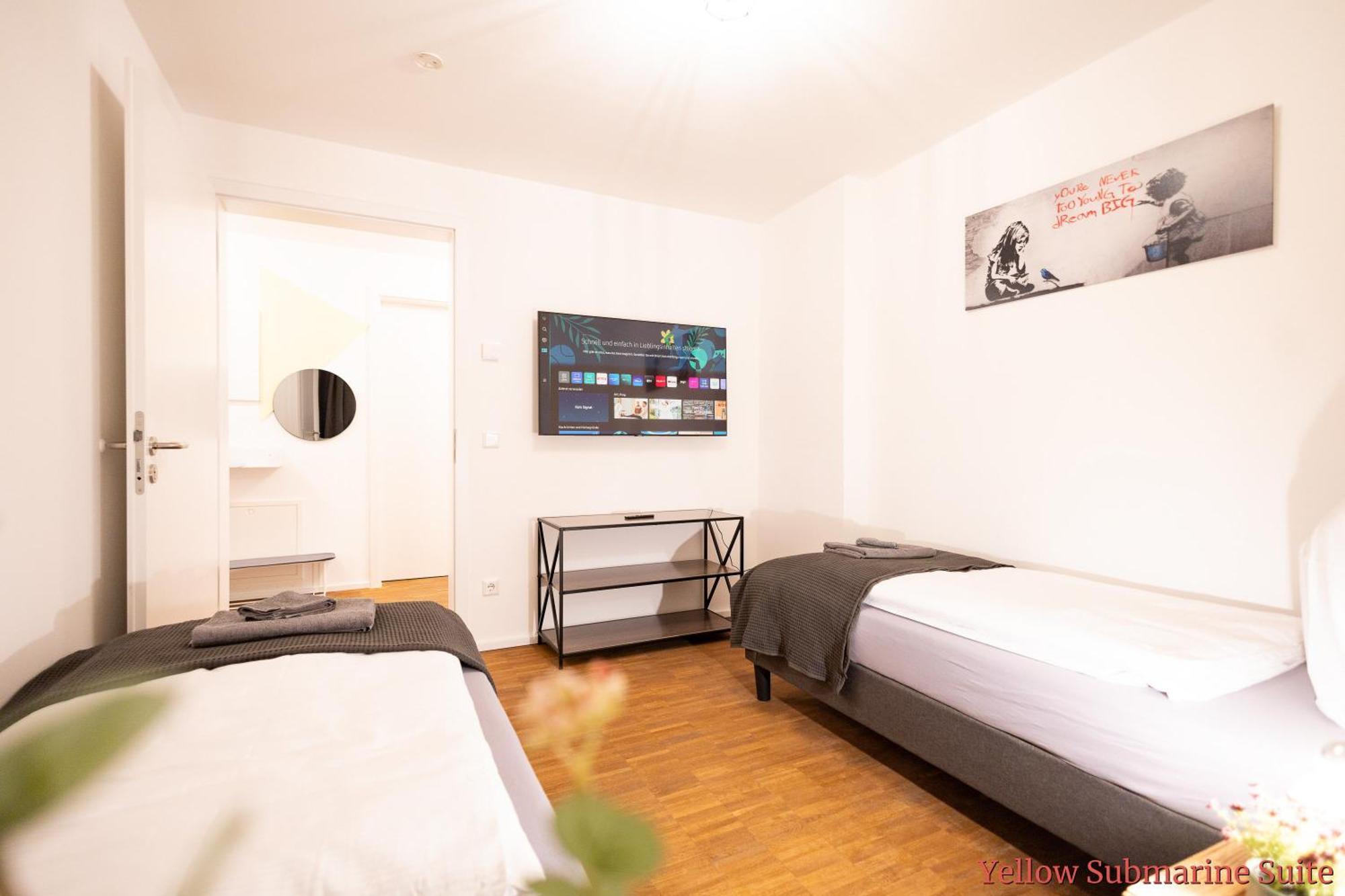Ko-Living - Beatles Und Banksy Suites & Studios Am Eselsbrunnen - Altstadt - Kueche Halle  Extérieur photo