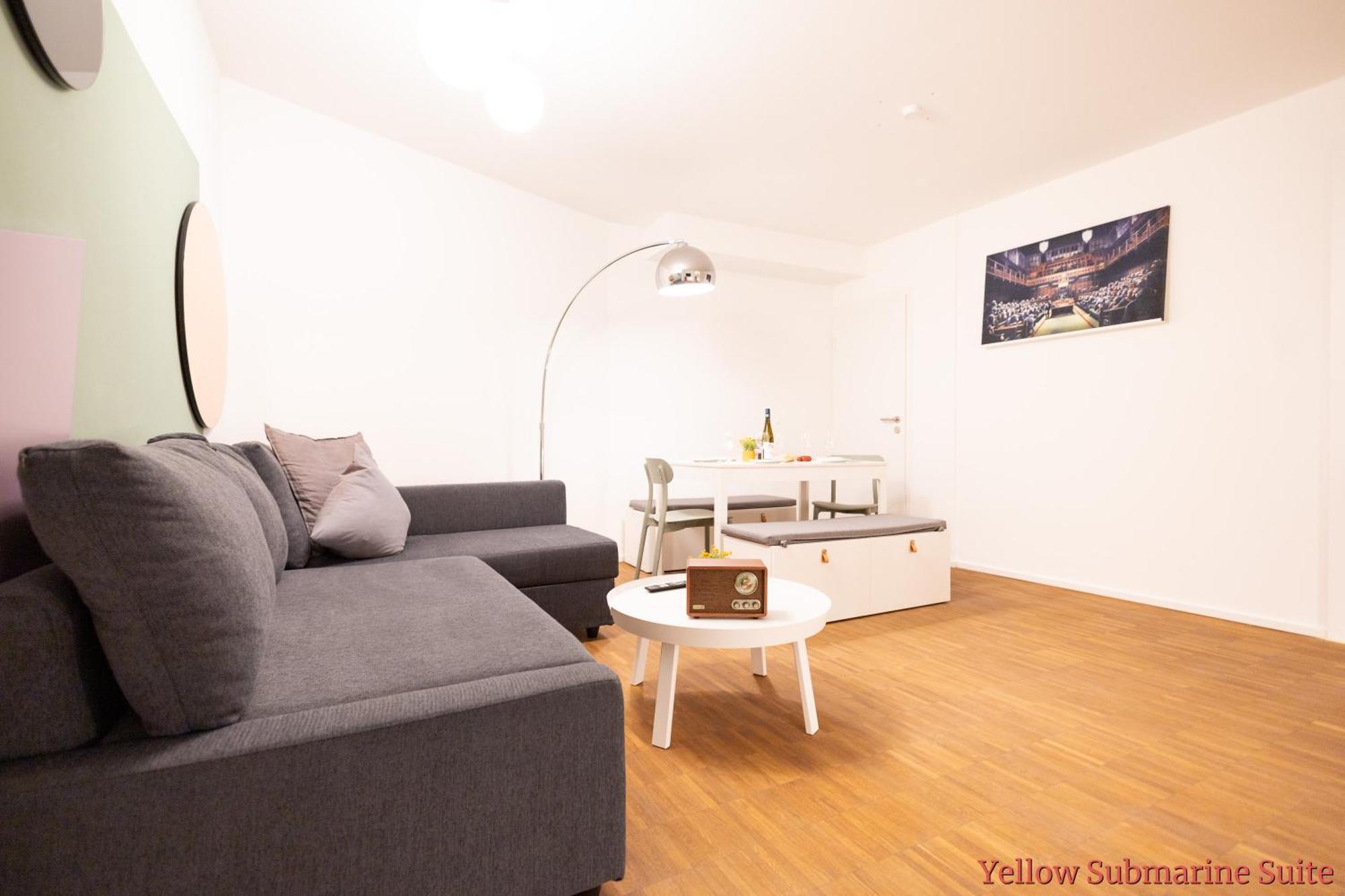 Ko-Living - Beatles Und Banksy Suites & Studios Am Eselsbrunnen - Altstadt - Kueche Halle  Extérieur photo
