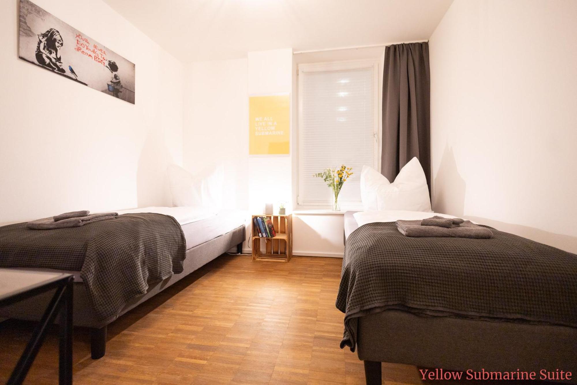 Ko-Living - Beatles Und Banksy Suites & Studios Am Eselsbrunnen - Altstadt - Kueche Halle  Extérieur photo